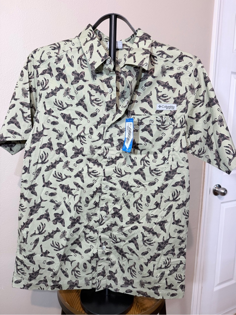 Columbia PFG  Men’s Button-Up Shirt M Active Fit Green Fish Pockets NWT